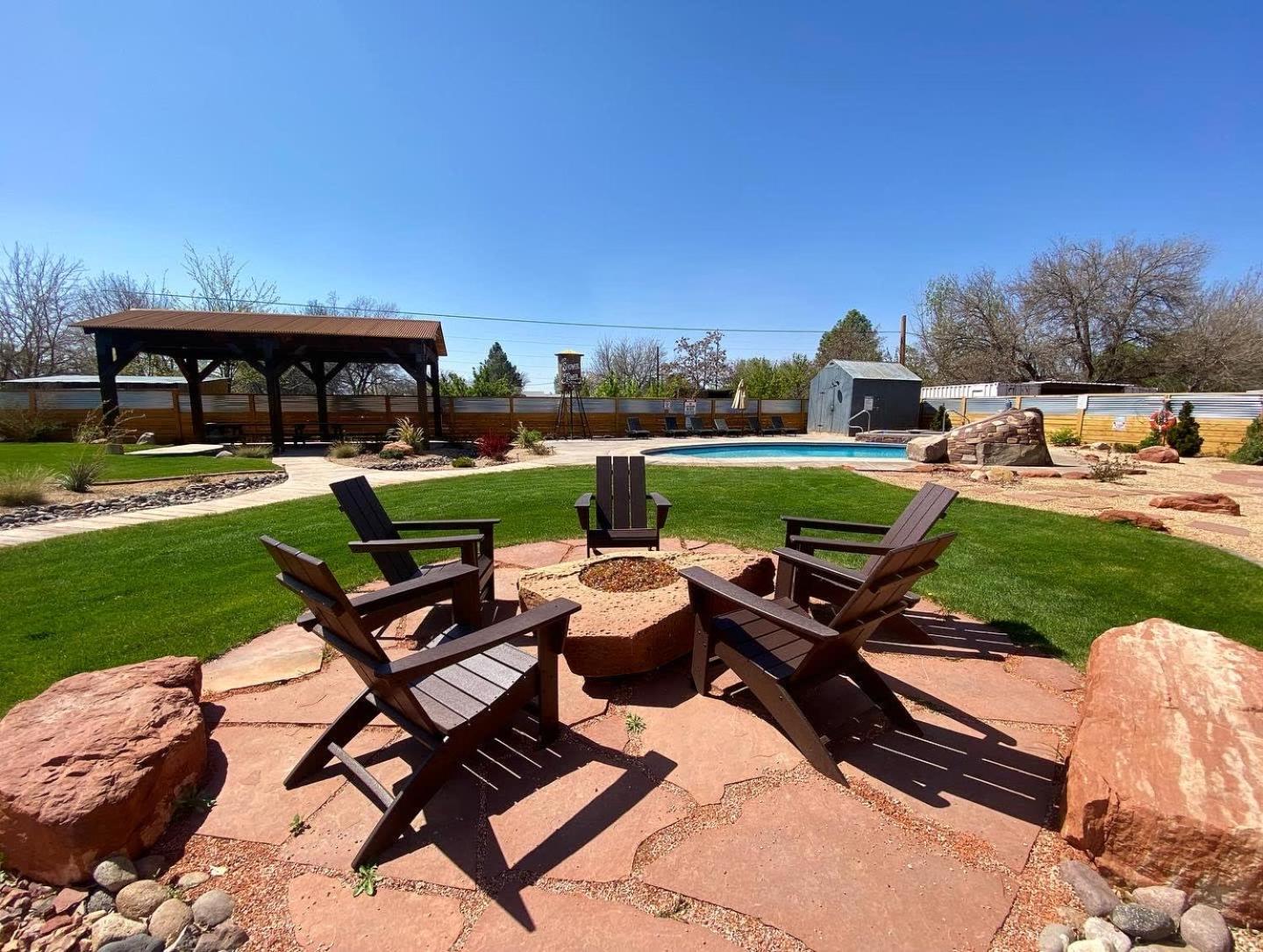 Ferienhaus Timber & Tin H 2bed 2bath W Pool & Rooftop Deck