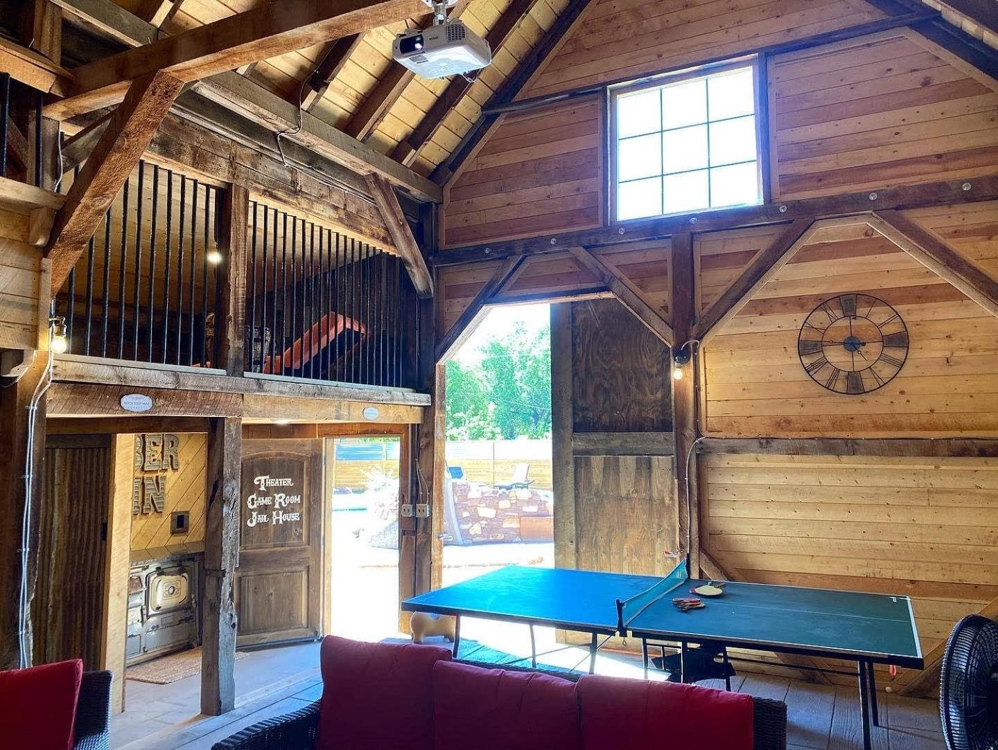 Timber & Tin H 2bed 2bath W Pool & Rooftop Deck Kanab