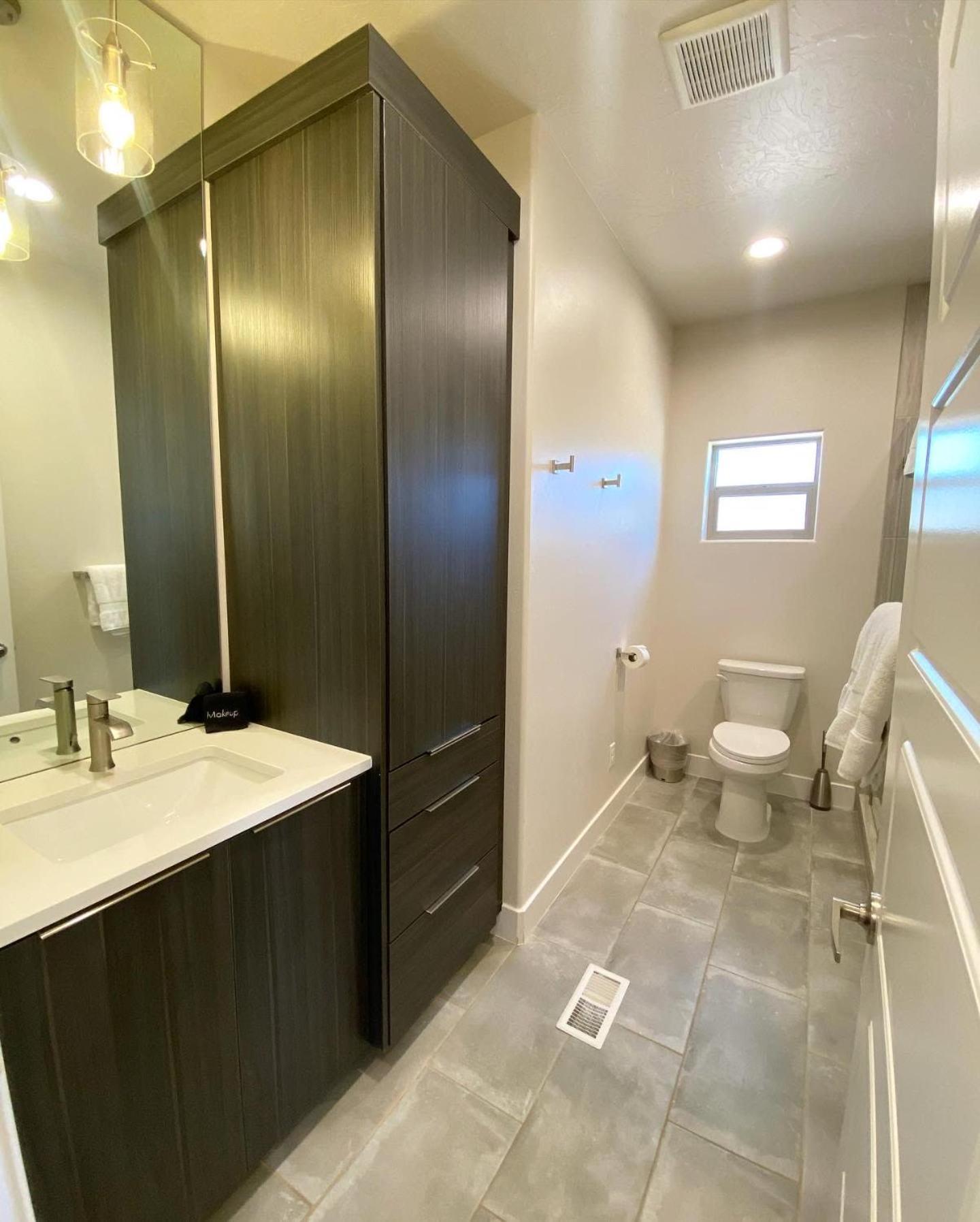 Timber & Tin H 2bed 2bath W Pool & Rooftop Deck