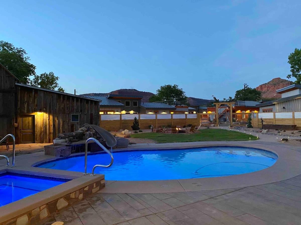 Timber & Tin H 2bed 2bath W Pool & Rooftop Deck Kanab