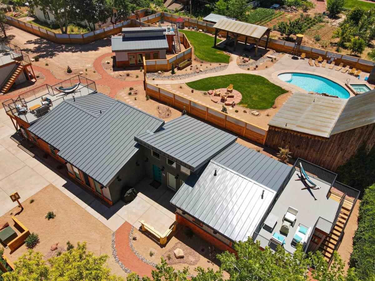 Timber & Tin H 2bed 2bath W Pool & Rooftop Deck Ferienhaus