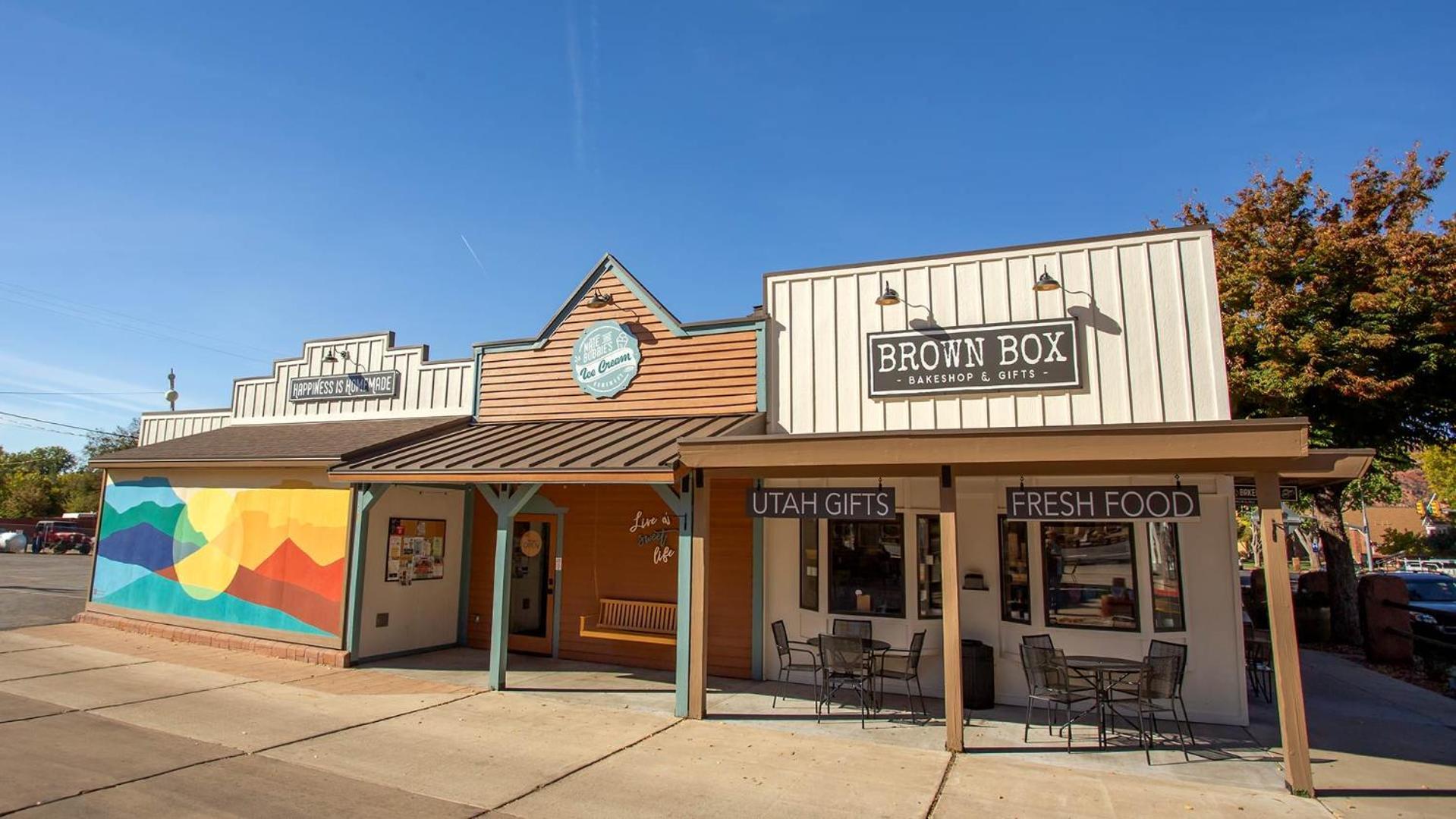 Timber & Tin H 2bed 2bath W Pool & Rooftop Deck