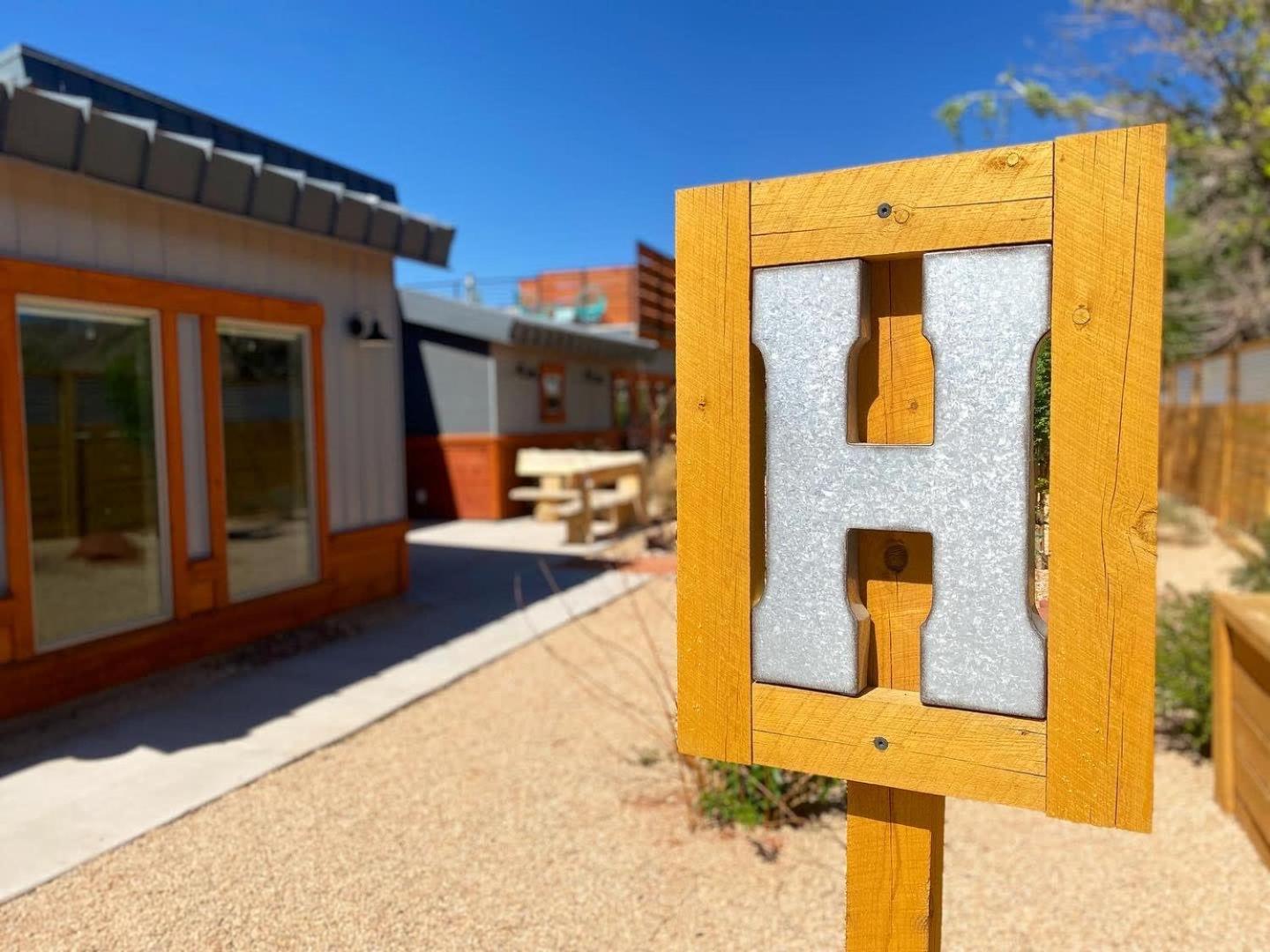 Timber & Tin H 2bed 2bath W Pool & Rooftop Deck Hébergement de vacances