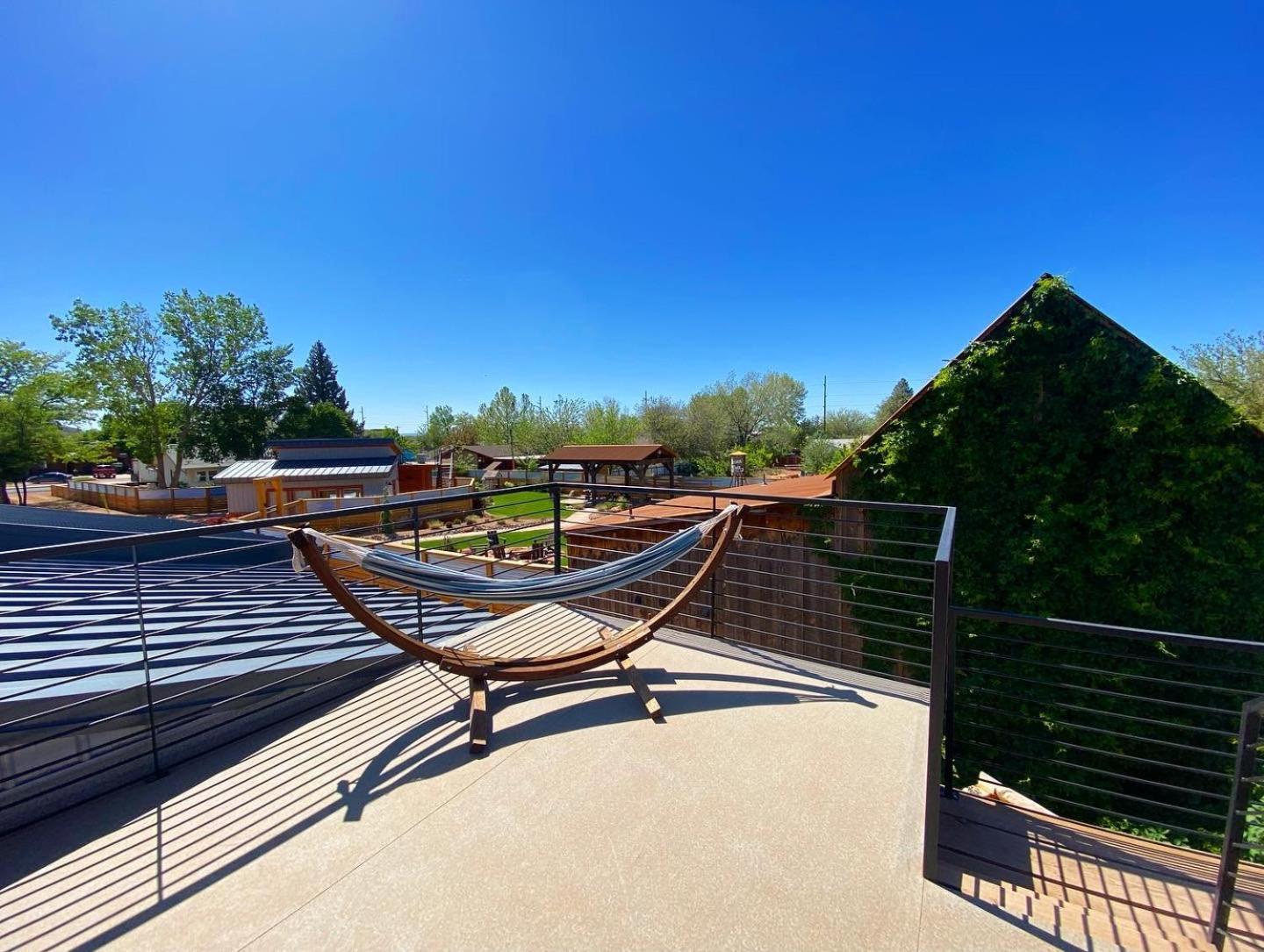 Timber & Tin H 2bed 2bath W Pool & Rooftop Deck Hébergement de vacances *