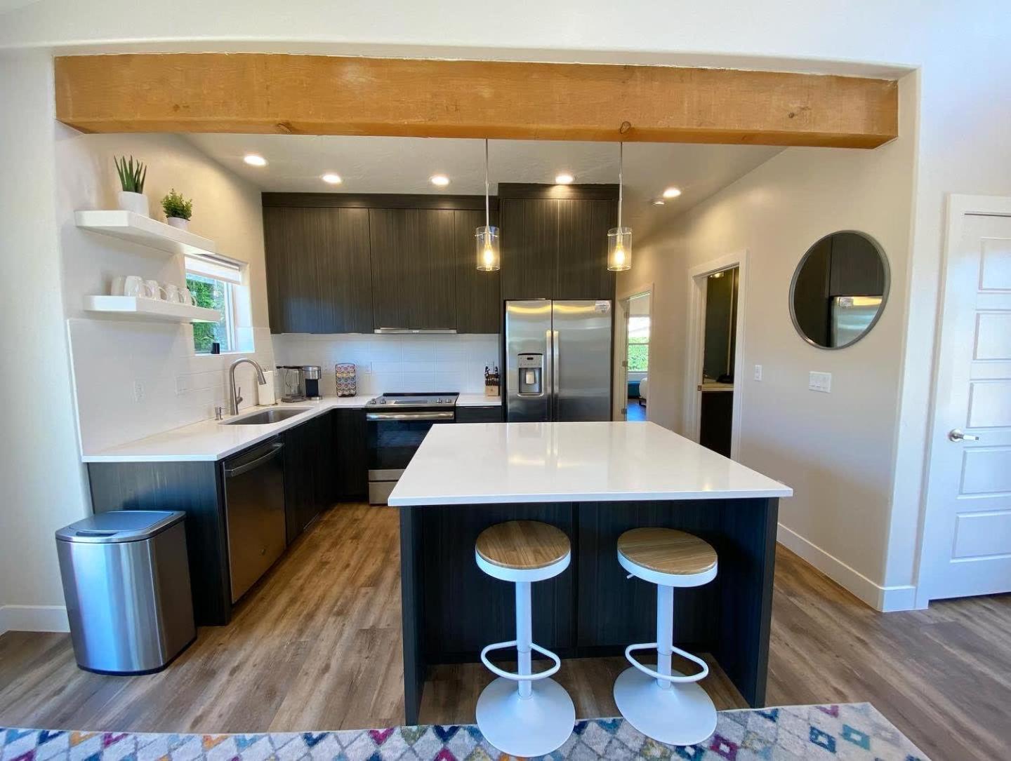 Timber & Tin H 2bed 2bath W Pool & Rooftop Deck Hébergement de vacances *