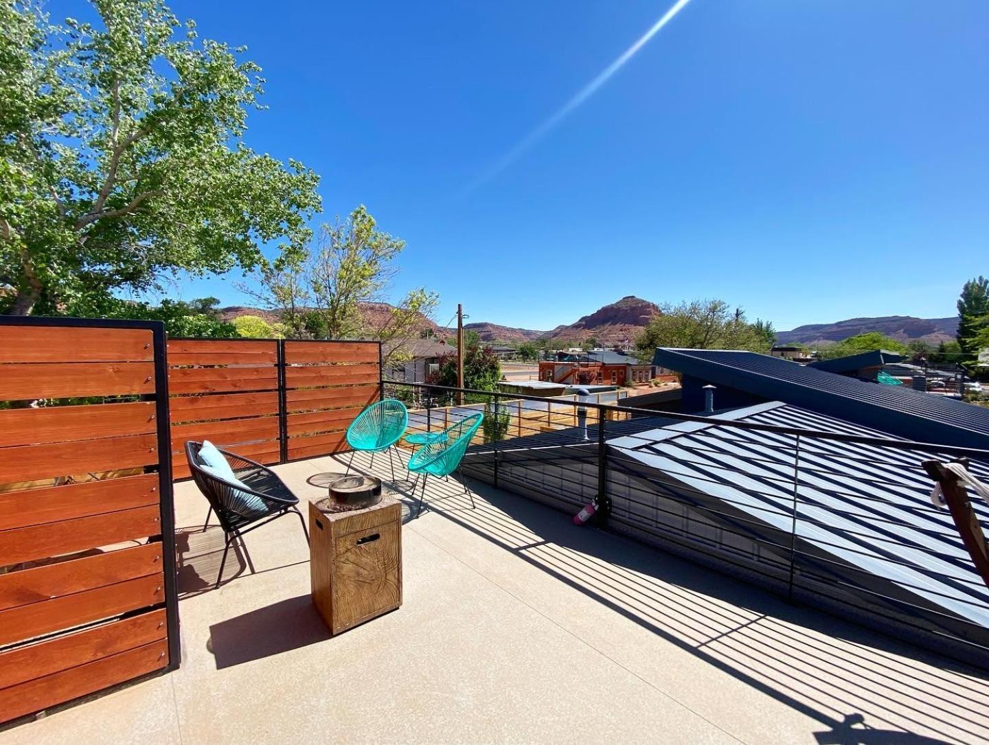 Timber & Tin H 2bed 2bath W Pool & Rooftop Deck