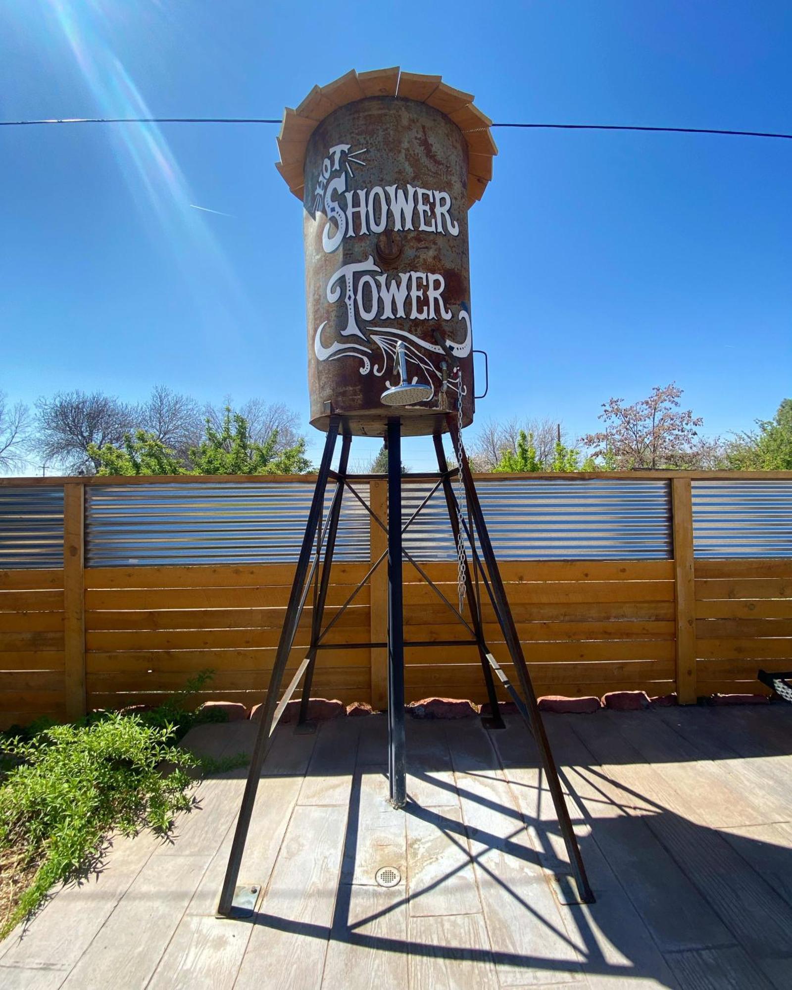 Timber & Tin H 2bed 2bath W Pool & Rooftop Deck